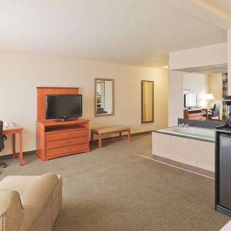 Holiday Inn Express Greensburg By Ihg Екстериор снимка
