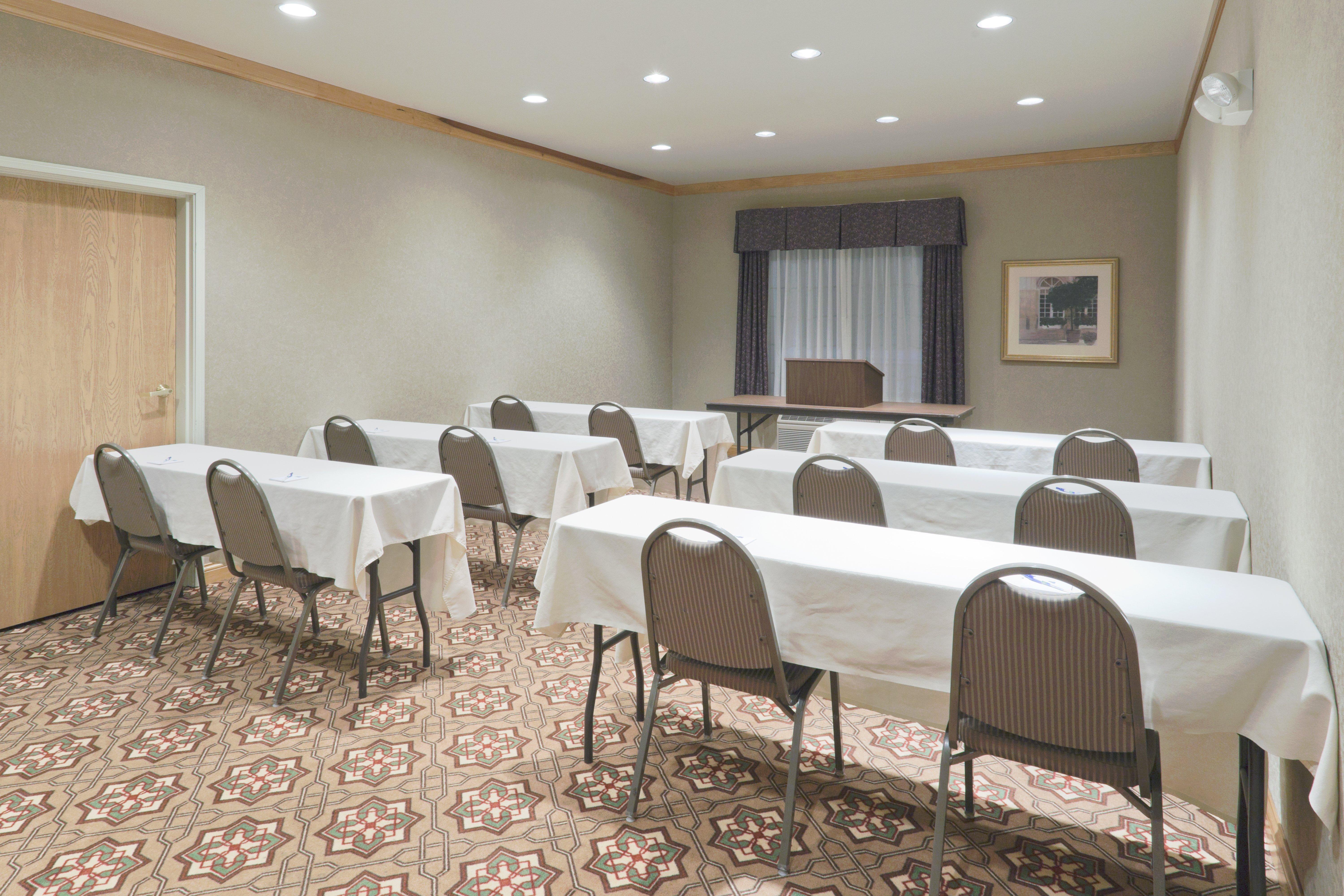 Holiday Inn Express Greensburg By Ihg Екстериор снимка